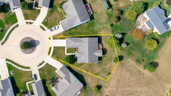 Property Slideshow image 3 of 35 | 9119 chatham cir, North Ridgeville, OH, 44039