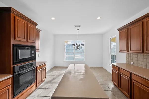 Property Slideshow image 3 of 31 | 526 dove hollow trl, Georgetown, TX, 78633