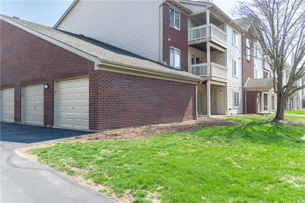 Property Slideshow image 3 of 20 | 1927 waterstone blvd 101, Washington Twp, OH, 45342