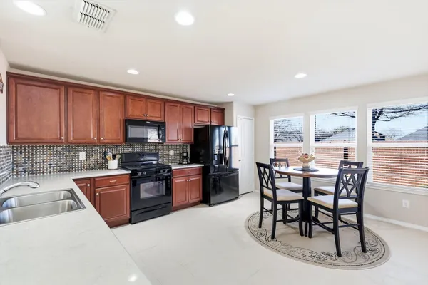 Property Slideshow image 3 of 39 | 3060 oyster bay dr, Frisco, TX, 75036