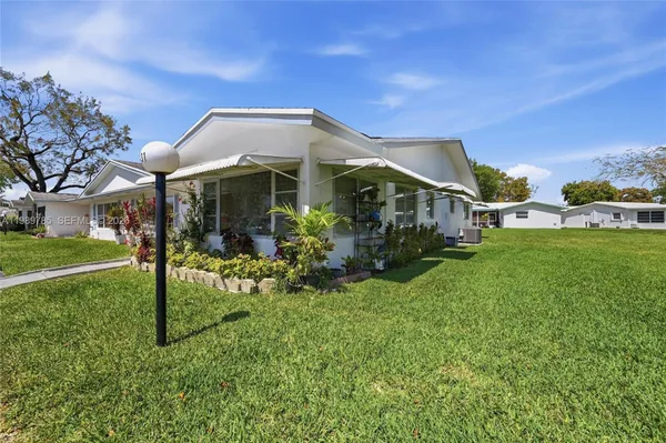 Property Slideshow image 2 of 26 | 8431 nw 12th st d68, Plantation, FL, 33322