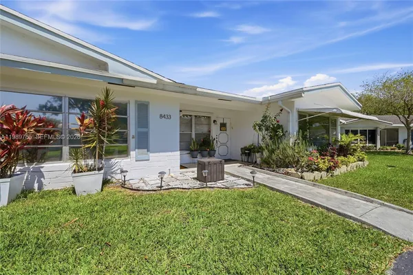 Property Slideshow image 3 of 26 | 8431 nw 12th st d68, Plantation, FL, 33322