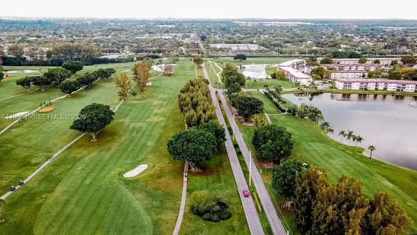 Property Slideshow image 2 of 49 | 9200 n hollybrook lake dr 303, Pembroke Pines, FL, 33025