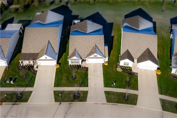 Property Slideshow image 2 of 45 | 157 kensington way, Elyria, OH, 44035