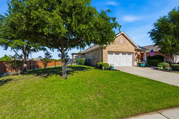 Property Slideshow image 2 of 30 | 7986 hogan ct, Frisco, TX, 75036