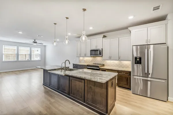 Property Slideshow image 2 of 26 | 6804 westview dr 2106, Houston, TX, 77055