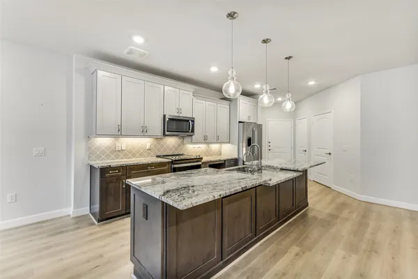 Property Slideshow image 3 of 26 | 6804 westview dr 2106, Houston, TX, 77055