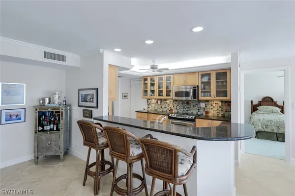 Property Slideshow image 2 of 25 | 3430 gulf shore blvd 2i, Naples, FL, 34103