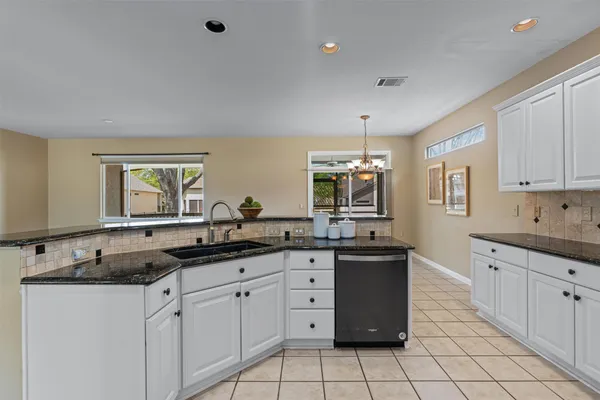 Property Slideshow image 2 of 37 | 113 coreopsis way, Georgetown, TX, 78633