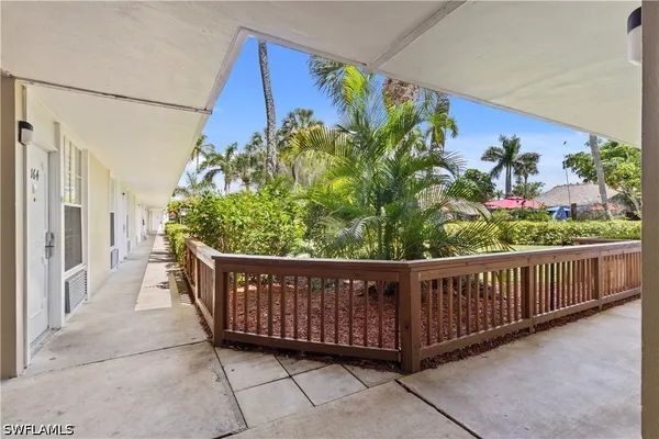 Property Slideshow image 2 of 11 | 2555 tamiami trl 164, Naples, FL, 34103