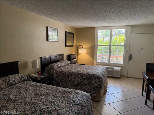 Property Slideshow image 3 of 4 | 2555 tamiami trl 164, Naples, FL, 34103