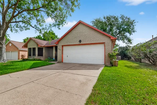 Property Slideshow image 2 of 38 | 807 forest oaks ln, Pearland, TX, 77584