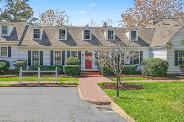 Property Slideshow image 2 of 43 | 105 dogleg dr, Williamsburg, VA, 23188