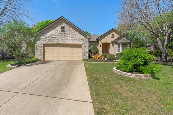 Property Slideshow image 2 of 29 | 110 persimmon ln, Georgetown, TX, 78633