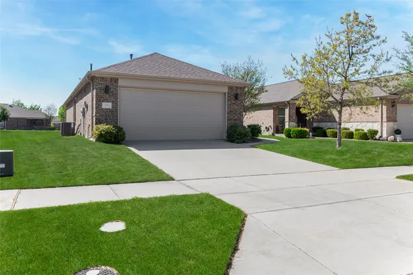 Property Slideshow image 3 of 37 | 7793 gulf walk rd, Frisco, TX, 75036