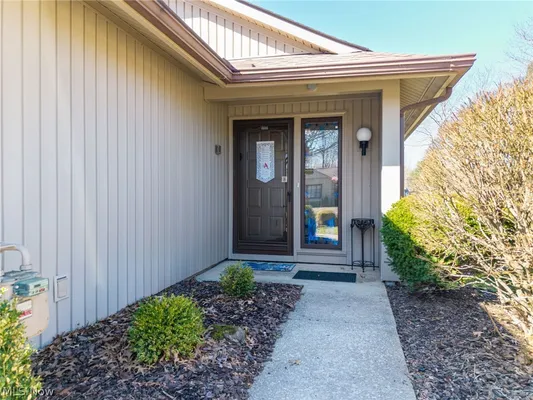 Property Slideshow image 2 of 29 | 10806 meadow trl, Strongsville, OH, 44149