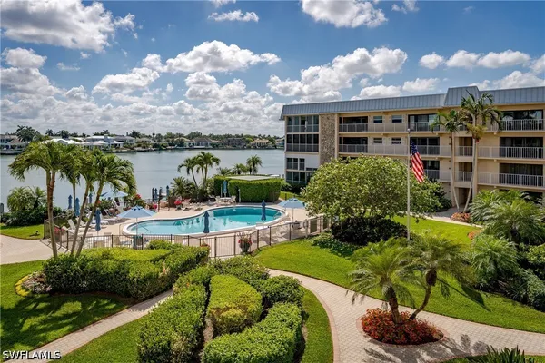 Property Slideshow image 2 of 43 | 3450 gulf shore blvd 305, Naples, FL, 34103