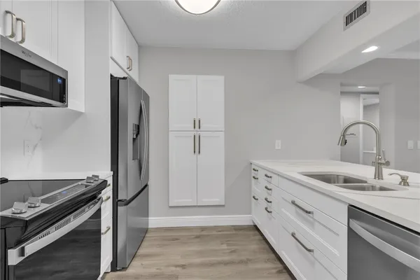 Property Slideshow image 2 of 34 | 30 plantation dr 104, Vero Beach, FL, 32966