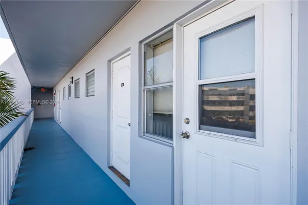 Property Slideshow image 3 of 37 | 2300 park ln 203, Hollywood, FL, 33021