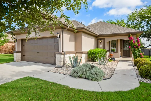 Property Slideshow image 2 of 25 | 5015 lunata way, Round Rock, TX, 78665