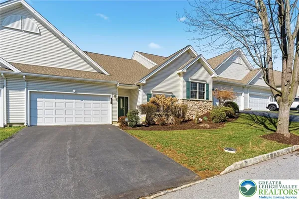 Property Slideshow image 2 of 30 | 16 kent ln, Palmer Twp, PA, 18045