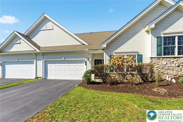 Property Slideshow image 3 of 30 | 16 kent ln, Palmer Twp, PA, 18045