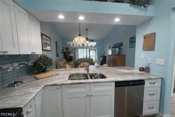 Property Slideshow image 3 of 20 | 11541 caraway ln 3188, Fort Myers, FL, 33908