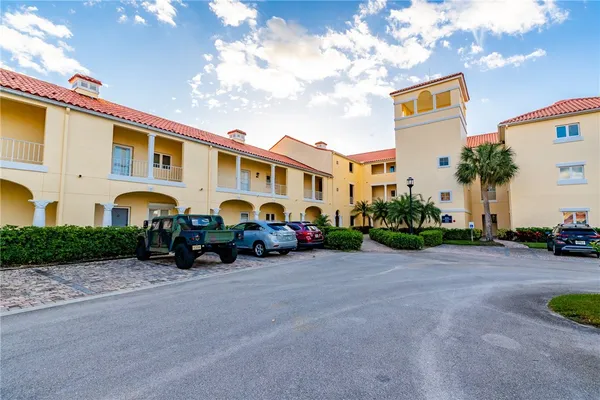 Property Slideshow image 3 of 32 | 5010 harmony cir 306, Vero Beach, FL, 32967