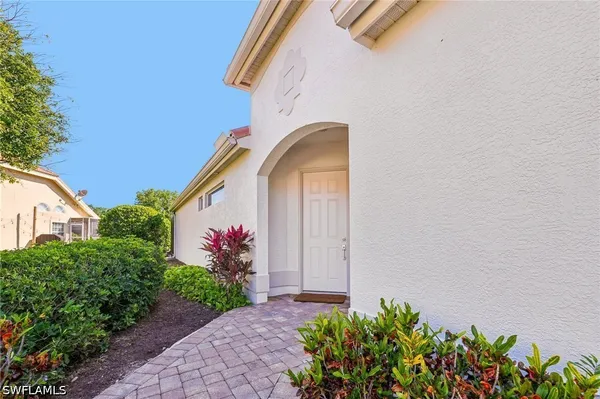 Property Slideshow image 3 of 49 | 199 vista ln, Naples, FL, 34119