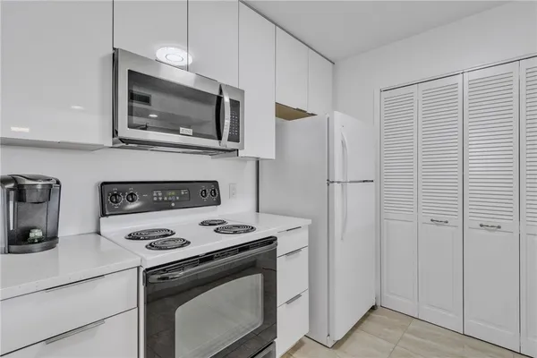 Property Slideshow image 2 of 36 | 38 plantation dr 201, Vero Beach, FL, 32966