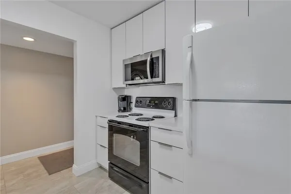 Property Slideshow image 3 of 36 | 38 plantation dr 201, Vero Beach, FL, 32966