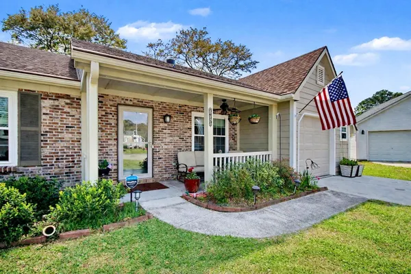 Property Slideshow image 3 of 40 | 607 bluebird ln, Murrells Inlet, SC, 29576