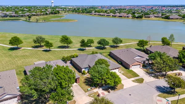 Property Slideshow image 2 of 39 | 6422 bushwoods dr, Frisco, TX, 75036