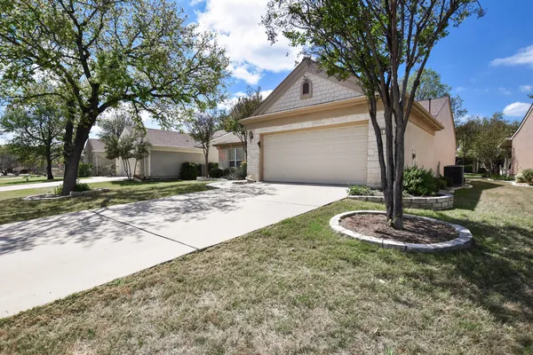 Property Slideshow image 3 of 33 | 735 breezeway ln, Georgetown, TX, 78633