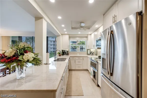 Property Slideshow image 3 of 33 | 3000 gulf shore blvd 212, Naples, FL, 34103