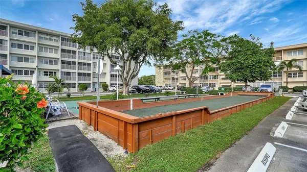 Property Slideshow image 3 of 32 | 329 se 3rd st 502t, Hallandale Beach, FL, 33009