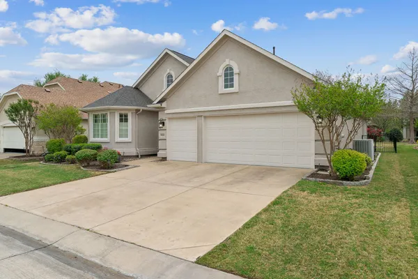 Property Slideshow image 2 of 28 | 9505 rivercrest dr, Denton, TX, 76207