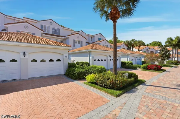 Property Slideshow image 3 of 40 | 8420 excalibur cir r6, Naples, FL, 34108