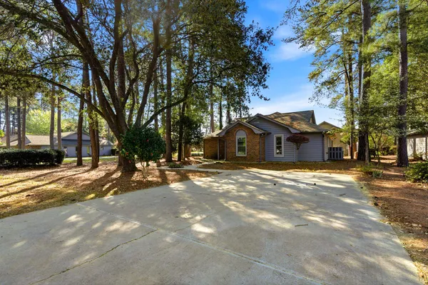 Property Slideshow image 2 of 38 | 100 laurelwood ln, Conway, SC, 29526