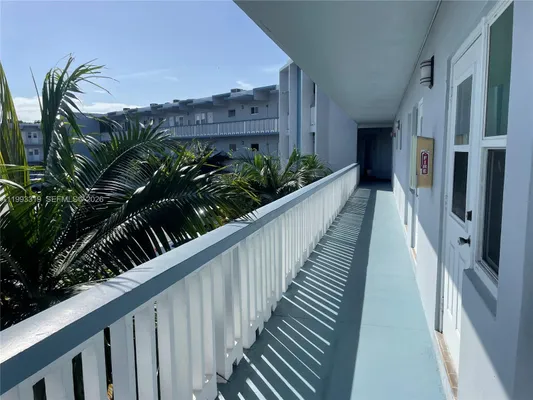 Property Slideshow image 3 of 19 | 2300 park ln 208, Hollywood, FL, 33021