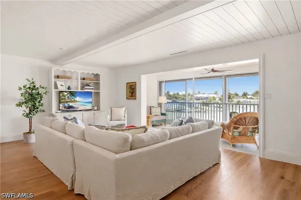 Property Slideshow image 3 of 39 | 322 harbour dr 302d, Naples, FL, 34103