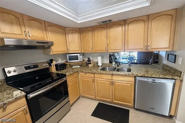 Property Slideshow image 2 of 21 | 11220 caravel cir 301, Fort Myers, FL, 33908