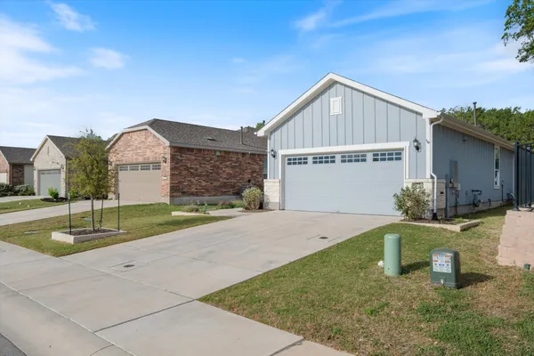 Property Slideshow image 3 of 35 | 212 coachsmith st, Georgetown, TX, 78633