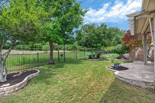 Property Slideshow image 2 of 22 | 327 fieldstone dr, Georgetown, TX, 78633