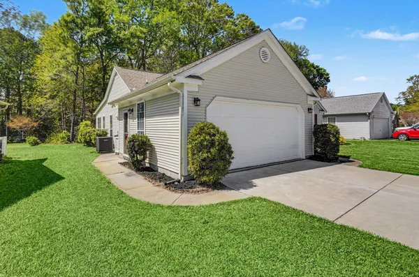 Property Slideshow image 3 of 32 | 673 bluebird ln, Murrells Inlet, SC, 29576