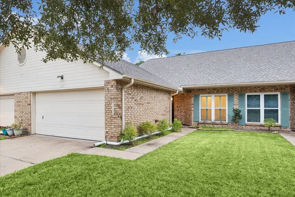 Property Slideshow image 2 of 30 | 3630 teakwood dr, Pearland, TX, 77584