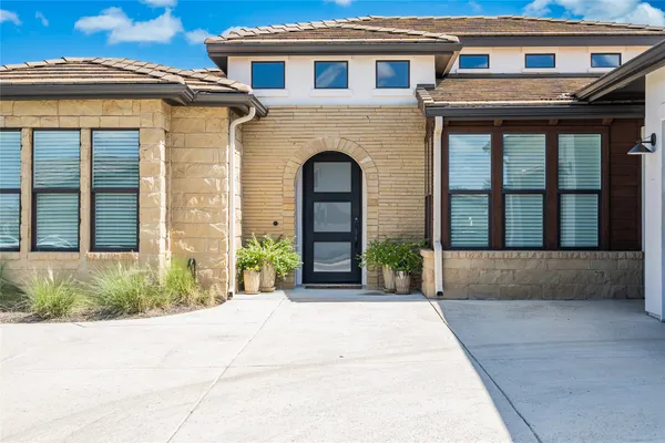 Property Slideshow image 2 of 38 | 101 belforte blvd, Horseshoe Bay, TX, 78657