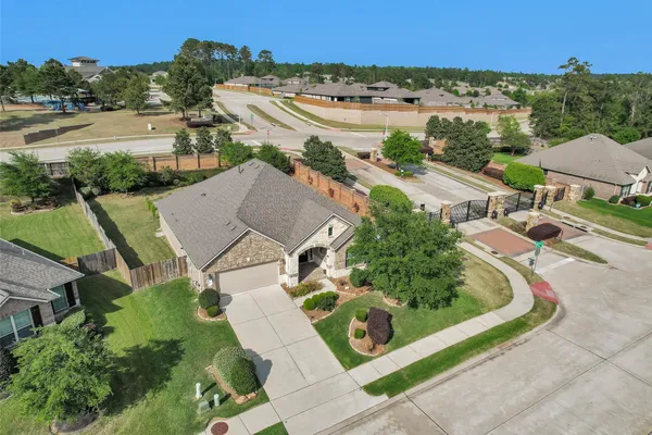 Property Slideshow image 3 of 32 | 12107 kaiso ln, Conroe, TX, 77304