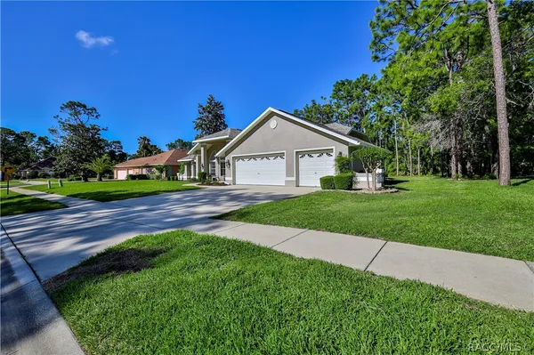 Property Slideshow image 3 of 79 | 15031 surrey bnd, Spring Hill, FL, 34609