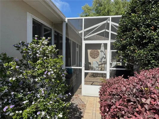 Property Slideshow image 2 of 12 | 6619 w cannondale dr, Crystal River, FL, 34429